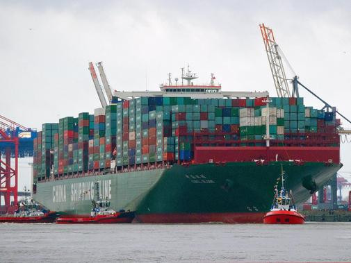 Größtes Schwimmbad Deutschland
 Hamburg – Größtes Schiff der Welt hat im Hamburger Hafen