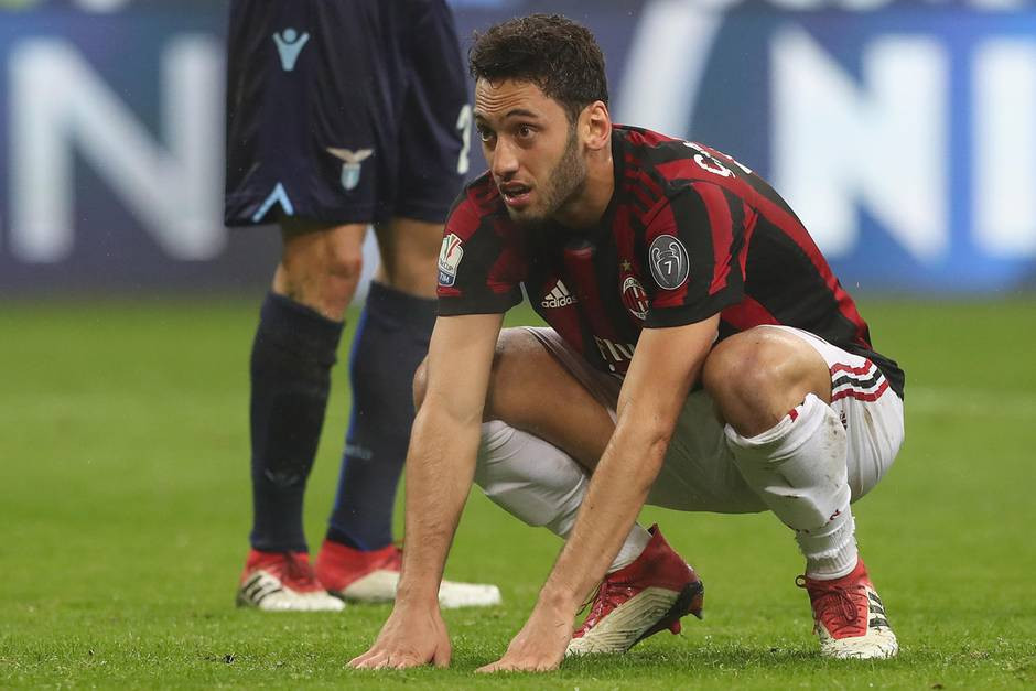 Hakan Calhanoglu Hochzeit
 Profi Kicker Hakan Calhanoglu via Twitter Er spricht über