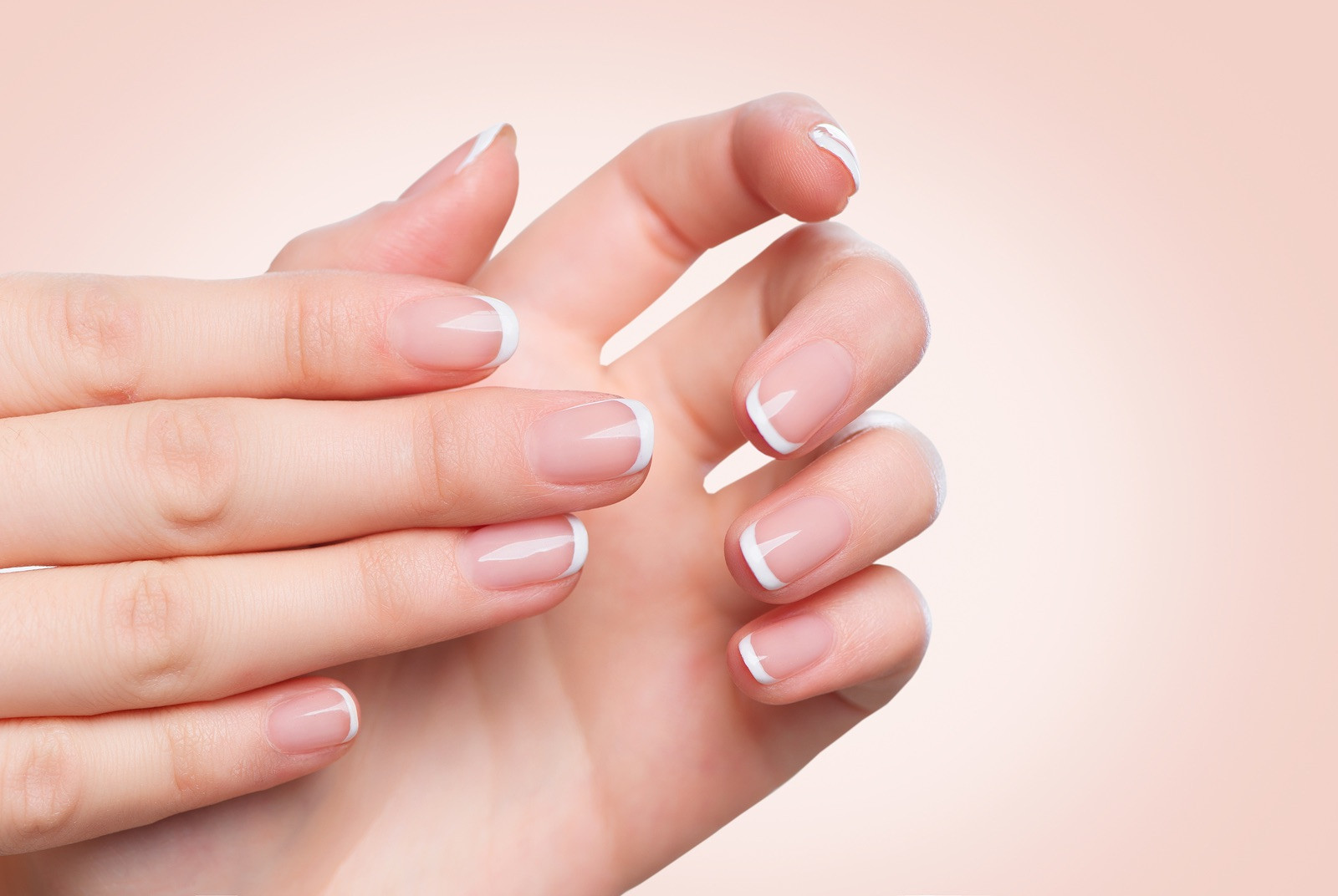 Hand Maniküre
 23 TIPS FOR BEAUTIFUL HANDS AND NAILS