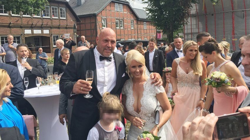 Hanebuth Hochzeit
 Frank Hanebuth Hells Angels Boss heiratet in Bissendorf