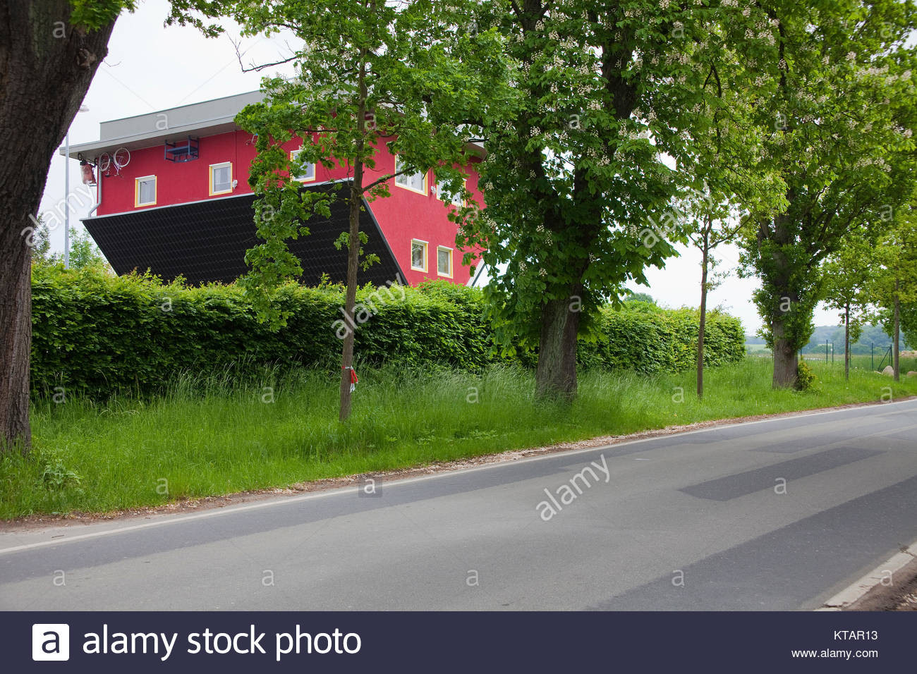 Haus Auf Dem Kopf Rügen
 Ueber Stock s & Ueber Stock Alamy