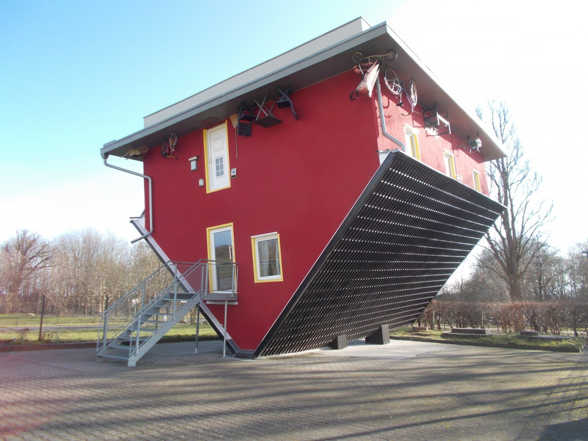 Haus Auf Dem Kopf Rügen
 Dieses "Haus auf dem Kopf" ist eine Attraktion zwischen