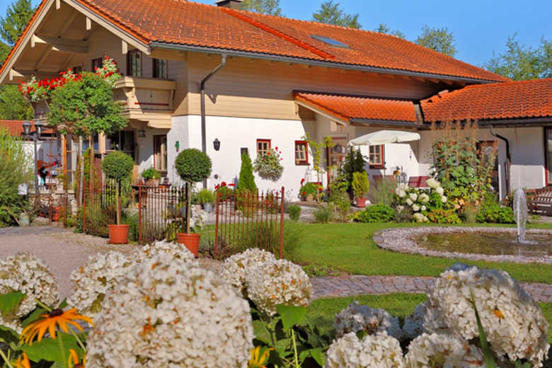 Haus Chiemgau
 Landhäuser in den Chiemgauer Alpen bei HRS Holidays