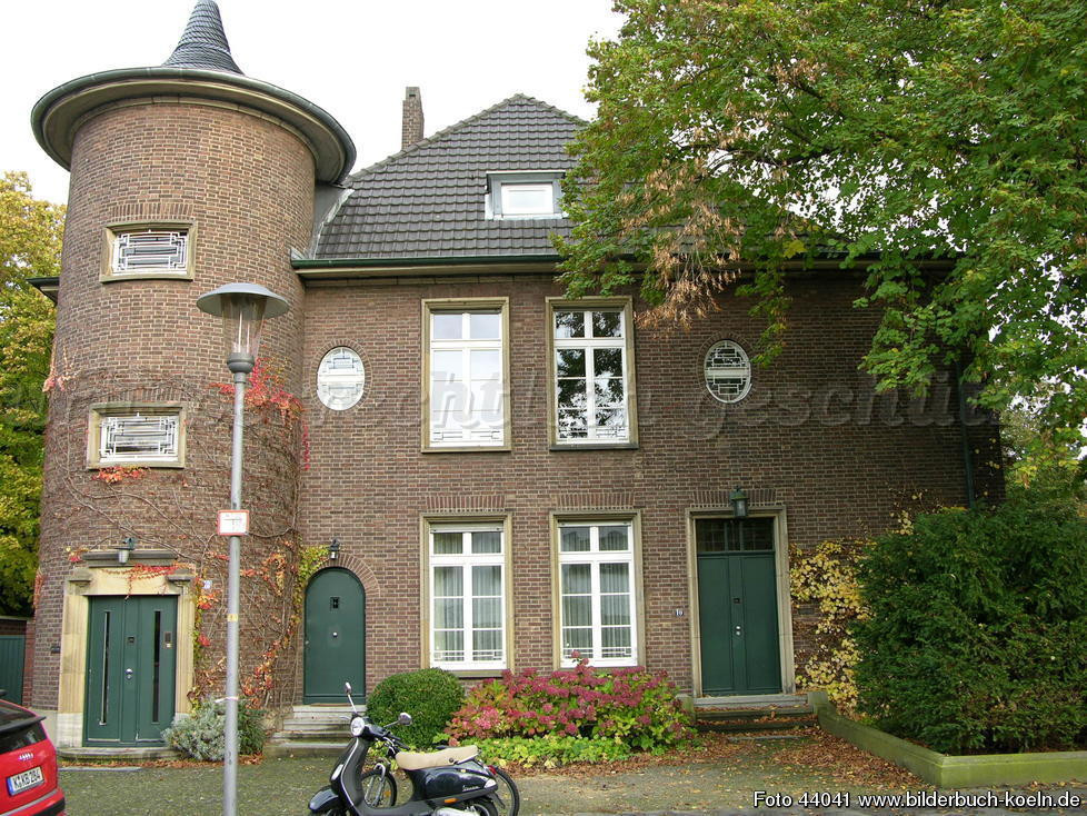 Haus Im Turm
 Bilderbuch Köln Haus mit Turm