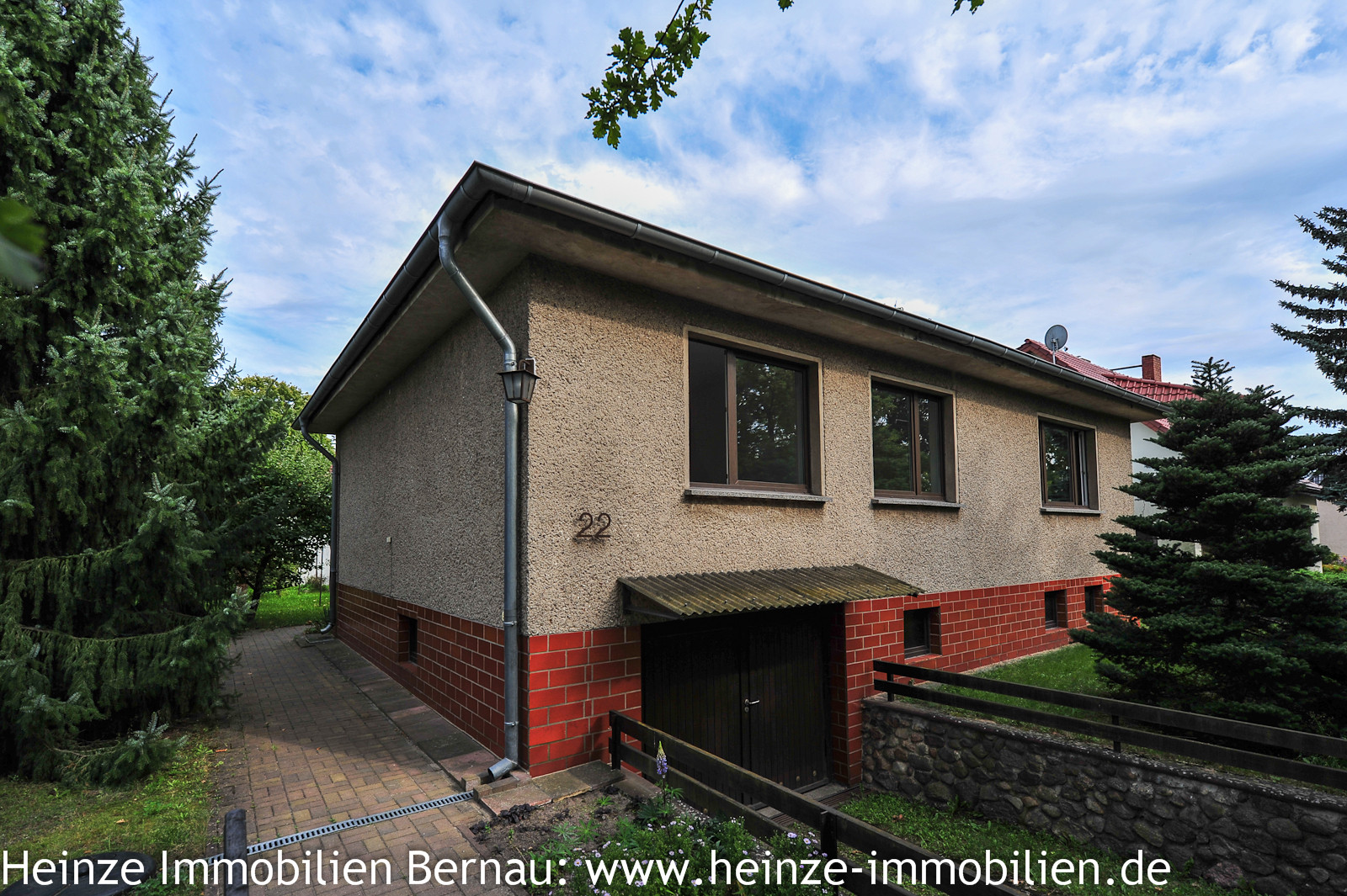 Haus Kaufen Bernau Bei Berlin
 Massives voll unterkellertes Einfamilienhaus in Bernau