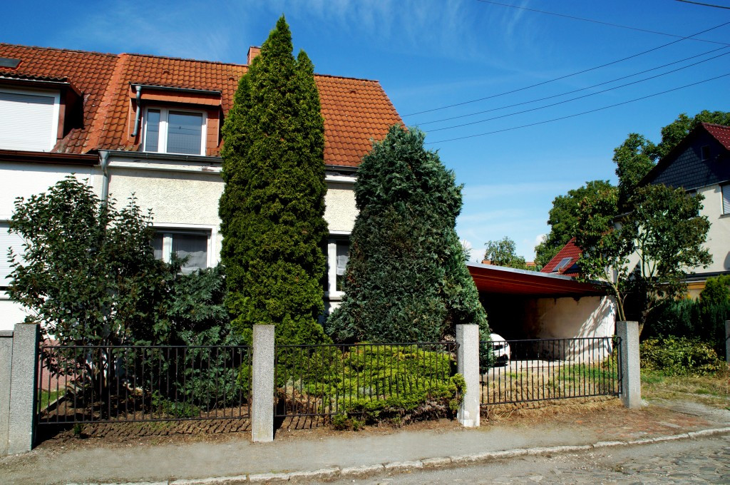 Haus Kaufen Magdeburg
 DHH in Magdeburg Ottersleben mit Ausbaureserve zu verkaufen