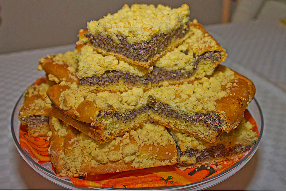 Hefeteig Kuchen
 Schlesischer Mohn Streusel Hefeteig Kuchen Rezept