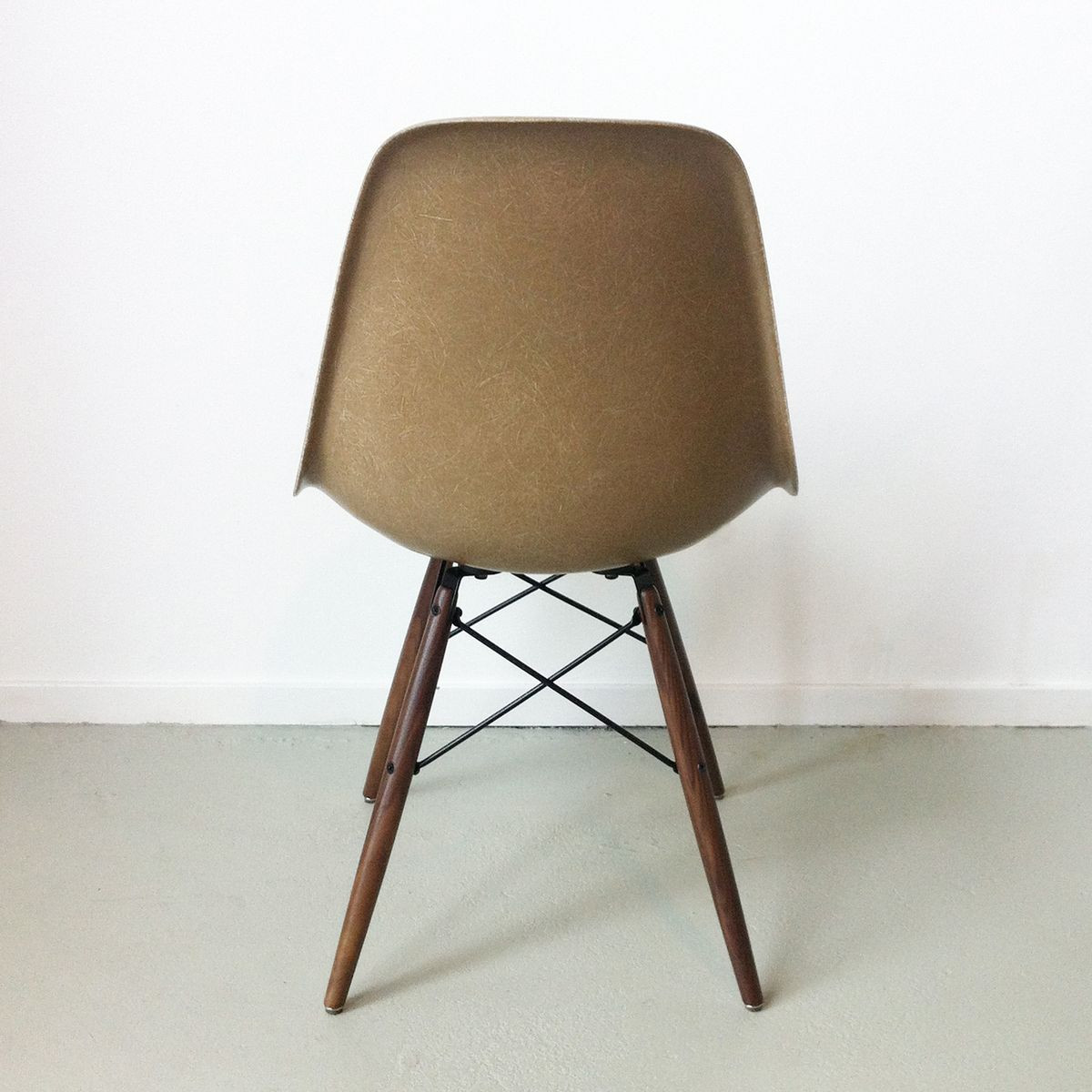 Hellbrauner Stuhl
 Eames Chair Kinder eames kinder schommelstoel wit kinder