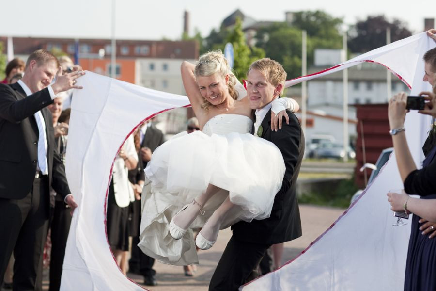 Herz Ausschneiden Hochzeit
 Hochzeitsbräuche Willkommen auf BremenHochzeit