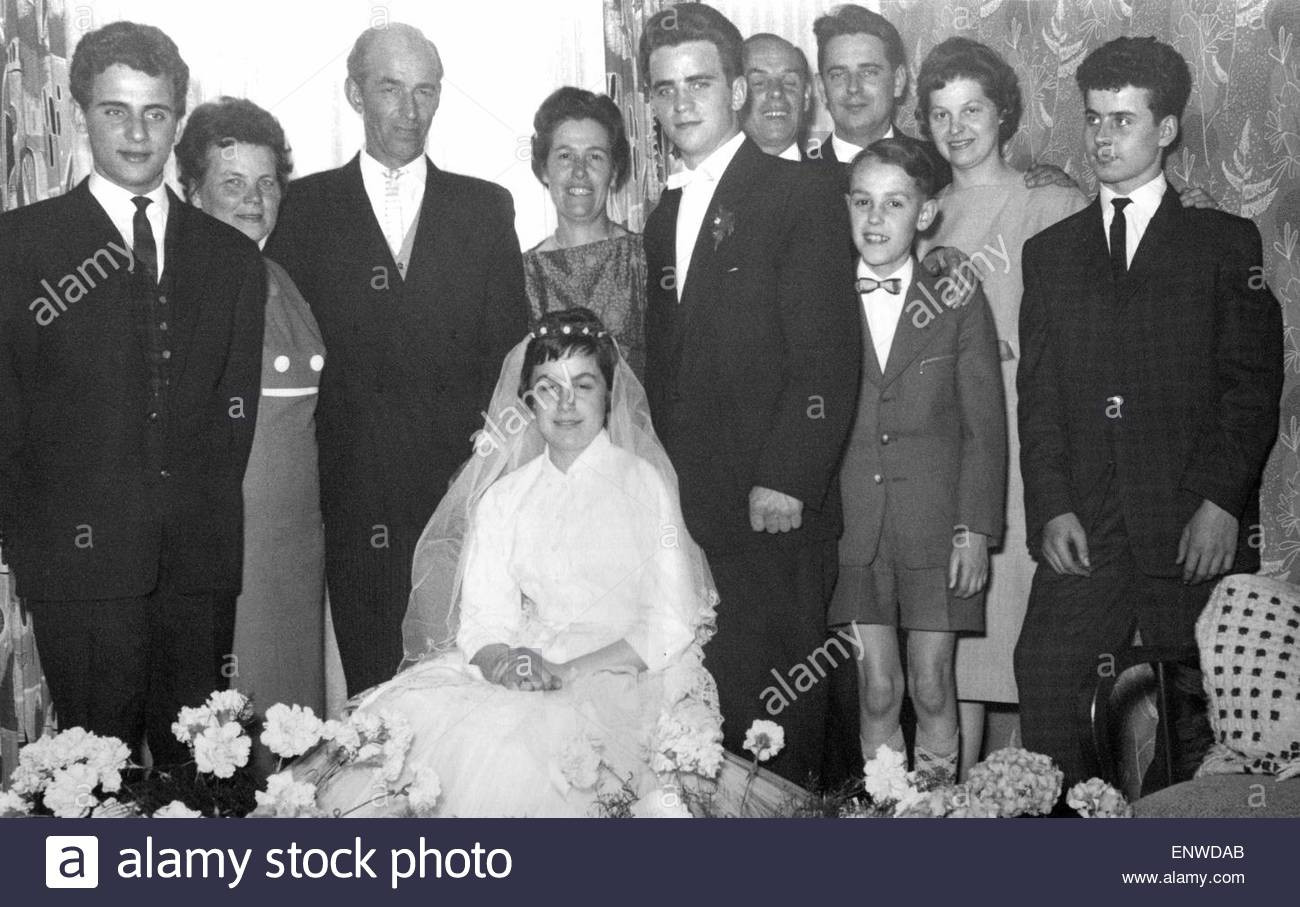 Hochzeit 30 Jahre
 50er Jahre Hochzeit Bild Familienfoto Beziehungen