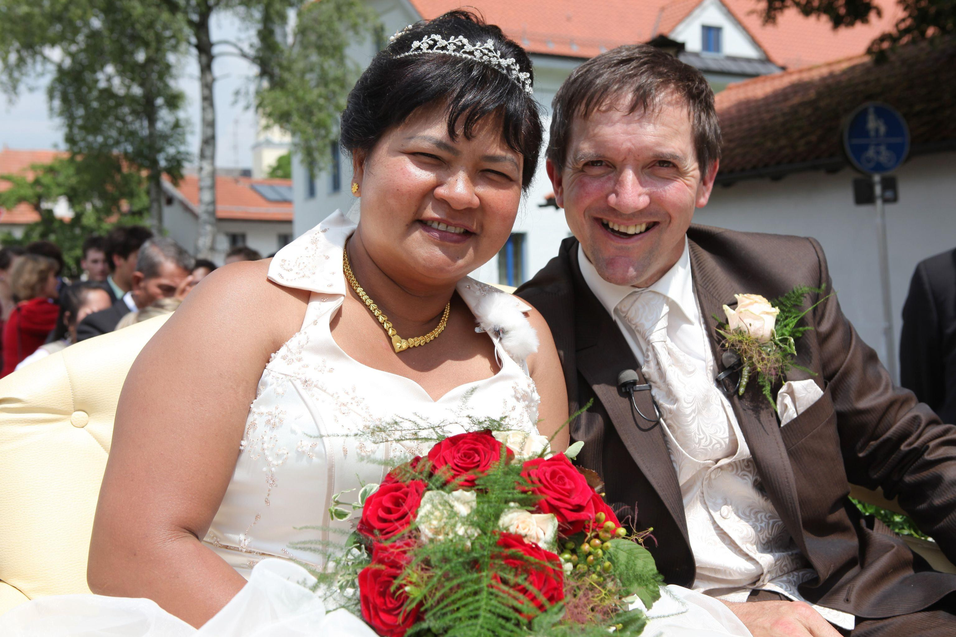 Hochzeit Bei Bauer Sucht Frau
 Narumol heiratet Josef Traumhochzeit bei "Bauer sucht