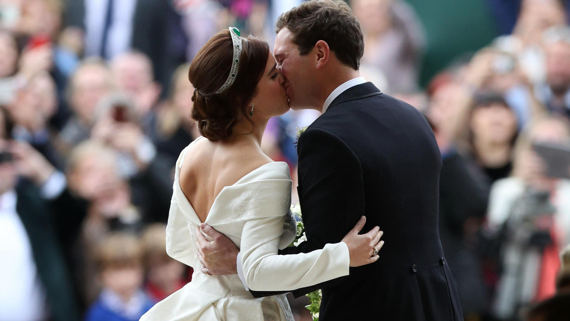 Hochzeit England Eugenie
 Royale Hochzeit Der erste Kuss von Prinzessin Eugenie und