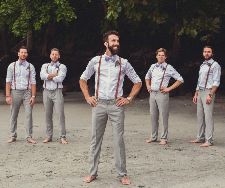 Hochzeit Fliege
 Graue Anzüge mit lile Fliege und braunen Hosenträgern