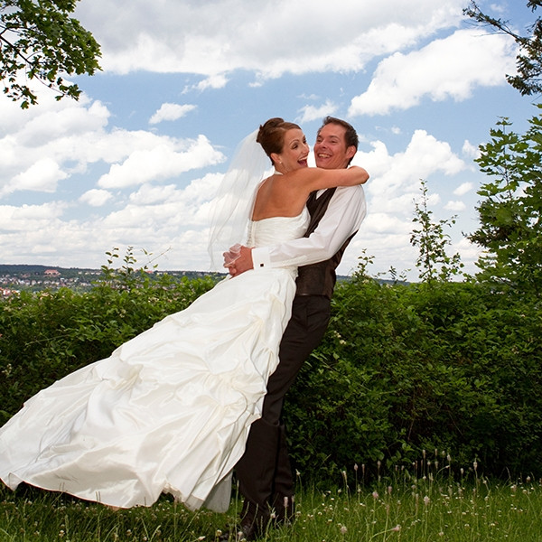 Hochzeit Fotoshooting
 Hochzeit Fotoshooting Brautpaar im Freudentaumel Hochzeit