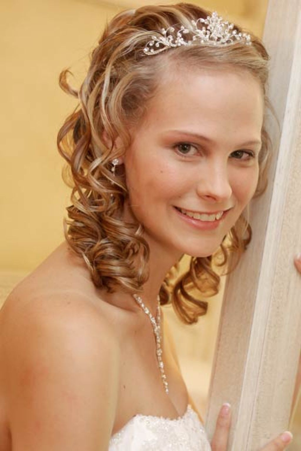 Hochzeit Frisuren
 Hochzeit Frisuren Für Kurzes Haar Mit Tiara B