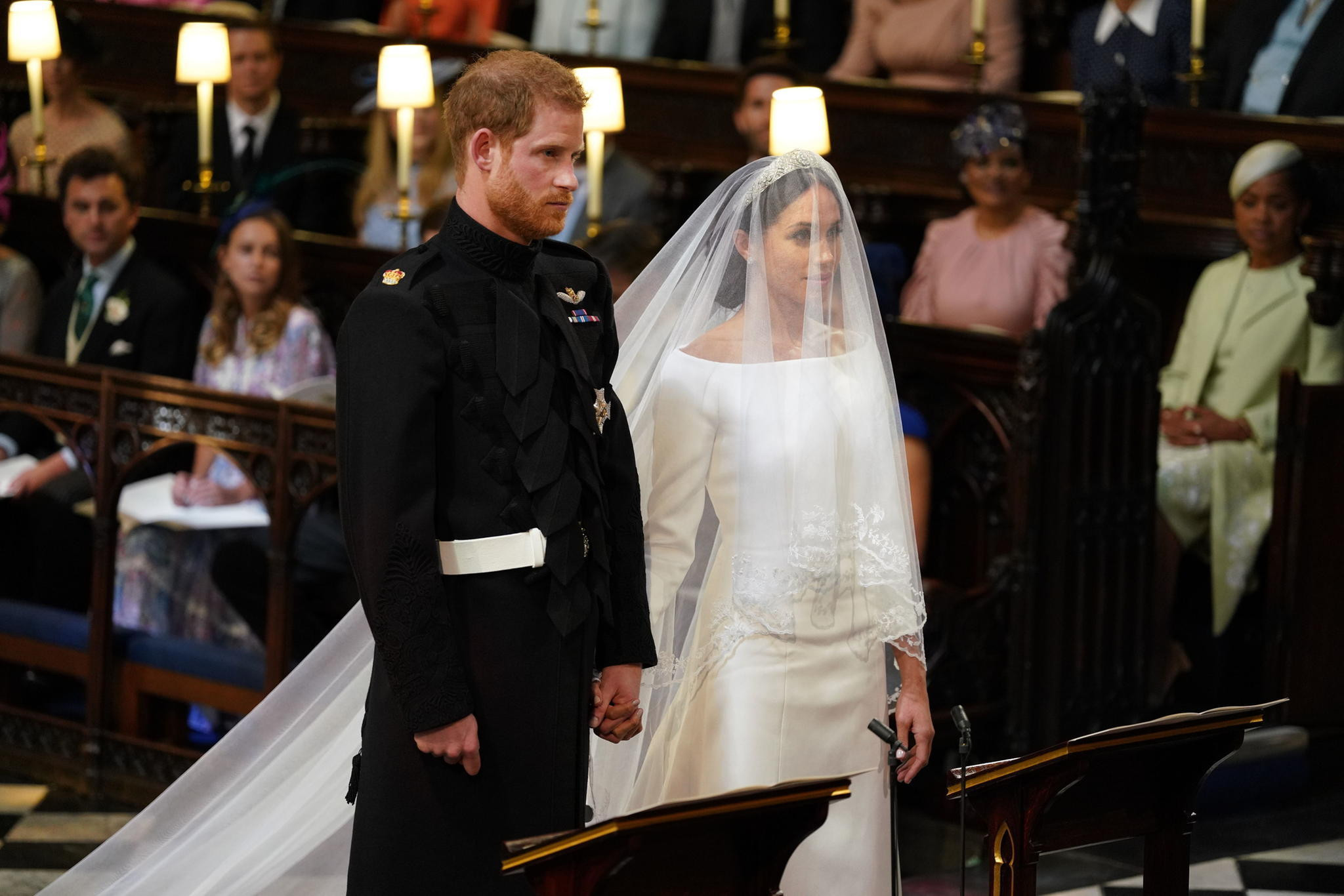 Hochzeit Harry Meghan Brautkleid
 Meghan Markle Dieses Kleid trägt sie zur Hochzeit mit