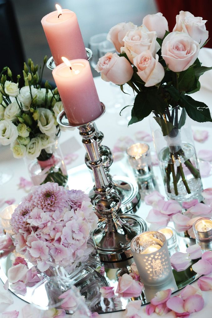 Hochzeit Pinterest
 Tischdekoration mit Blumen auf unserer Hochzeit Bild 2