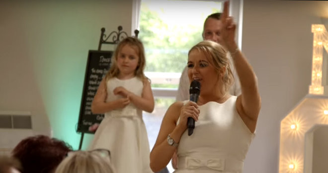 Hochzeit Schwester Rede
 Hochzeits Highlight Trauzeugin rappt ihre Rede für das