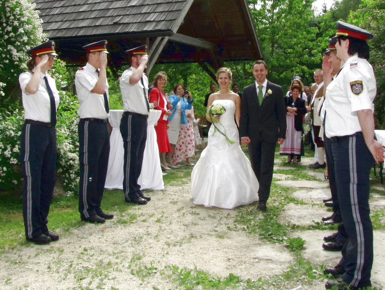 Hochzeit Spalier
 Datei SG Hochzeit Spalier – SteinschalerWiki