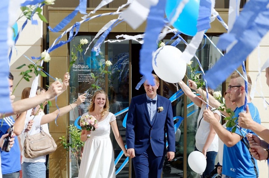 Hochzeit Spalier
 TSV Fussballer stehen Spalier bei der Hochzeit von Sarah