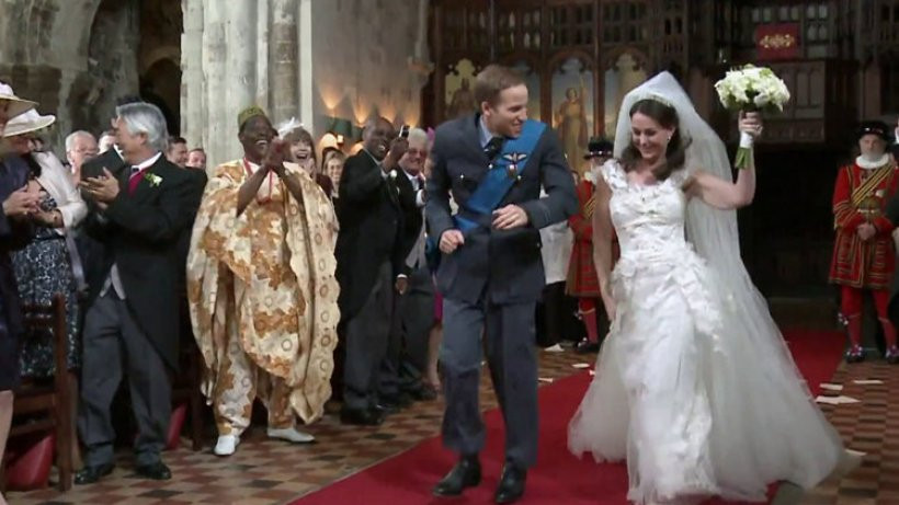 Hochzeit William Und Kate
 Kate und William tanzen im Werbespot zum Altar Hochzeit