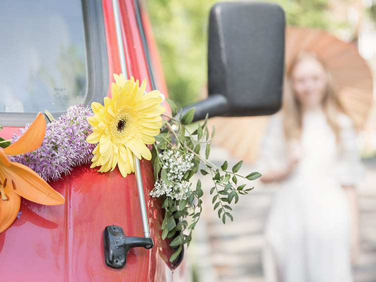 Hochzeitsdekoration Selber Machen
 Blumenschmuck als Hochzeitsdekoration für Hochzeitsauto