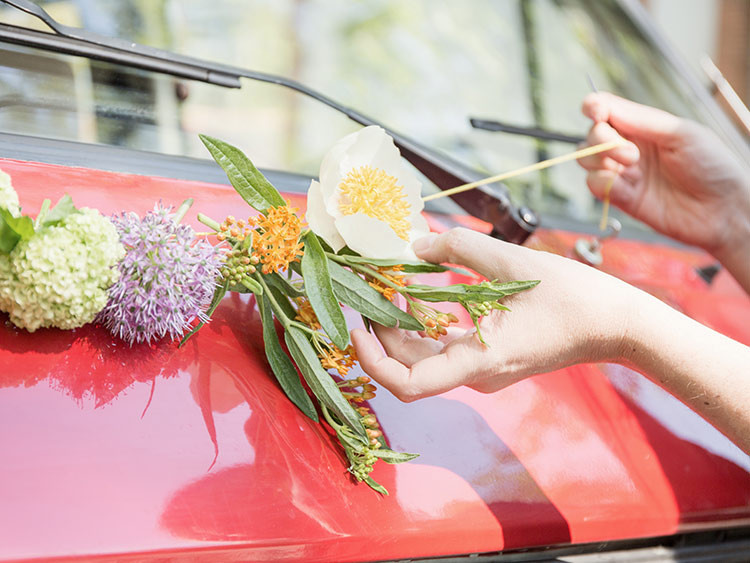 Hochzeitsdekoration Selber Machen
 Blumenschmuck als Hochzeitsdekoration für Hochzeitsauto