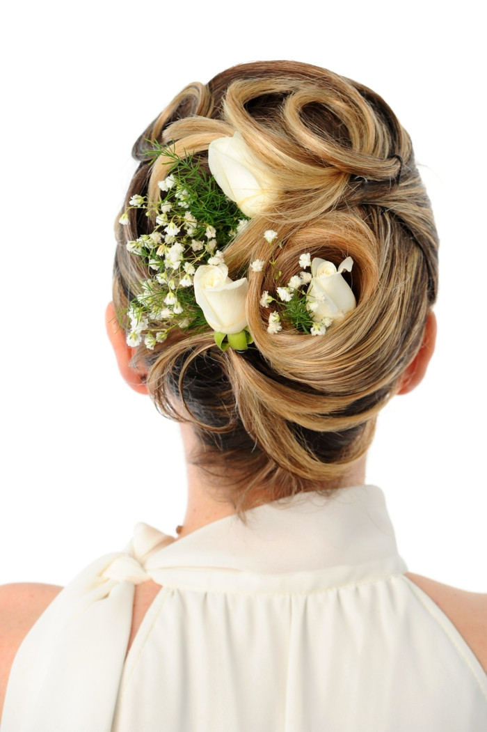Hochzeitsfrisuren Mit Blumen
 55 Brautfrisuren Stilvolle Haarstyling Ideen für lange Haare