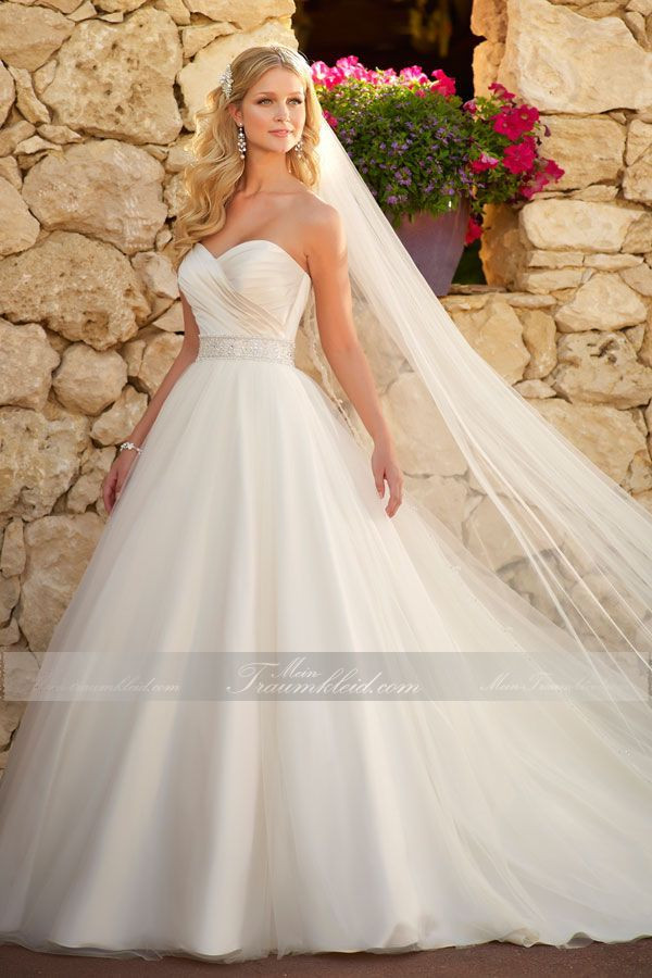 Hochzeitskleid A Linie Prinzessin
 Die besten 25 Brautkleid prinzessin Ideen auf Pinterest