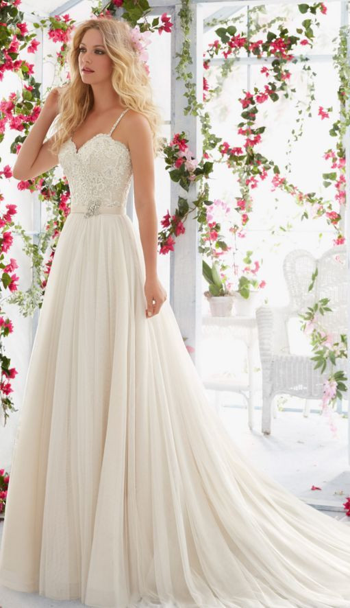 Hochzeitskleid Fließend
 Wedding Dress Inspiration Brautkleider