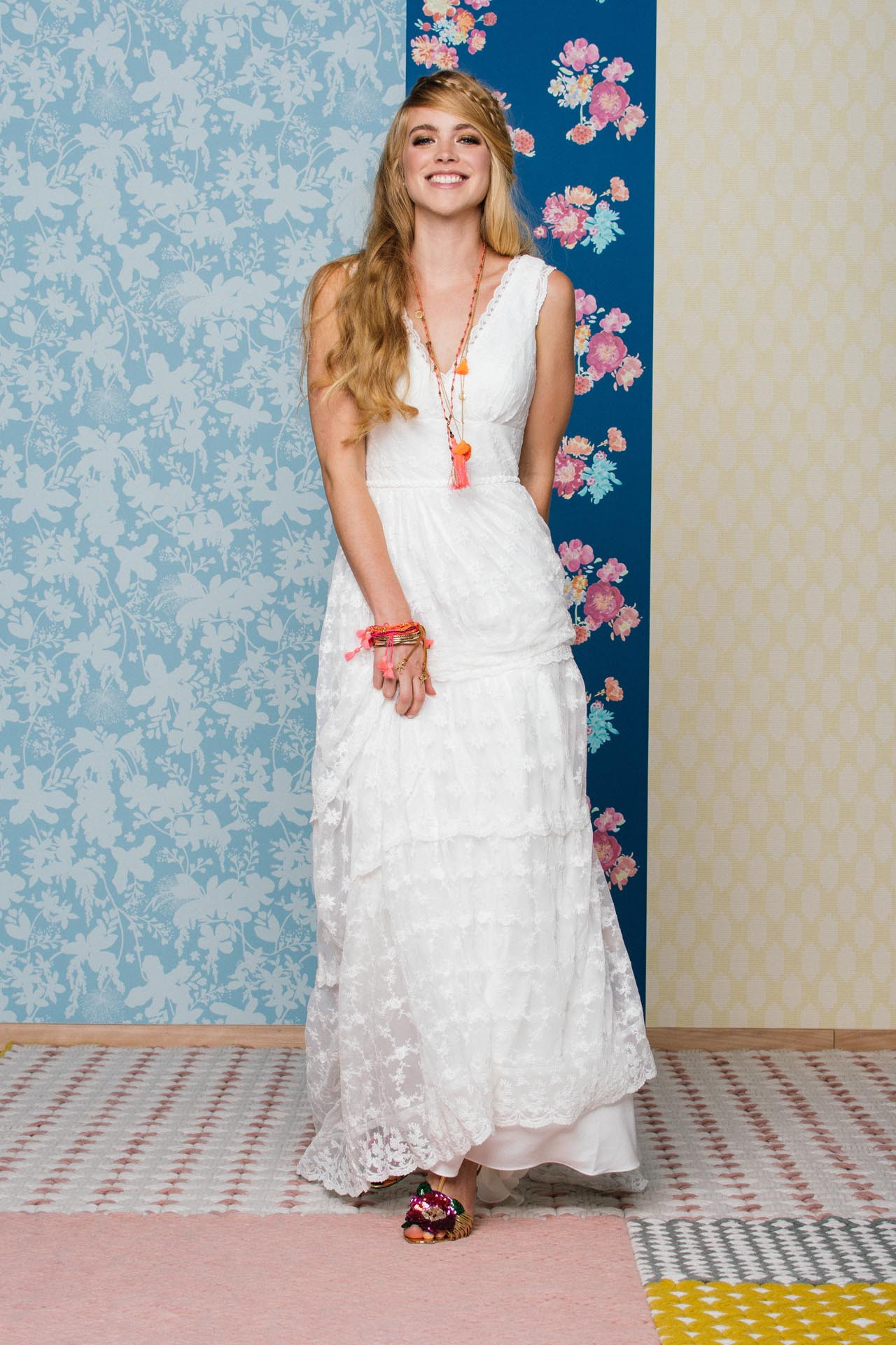 Hochzeitskleid Hippie
 Brautkleid Hippie Style mit Trägern und unglaublicher Spitze