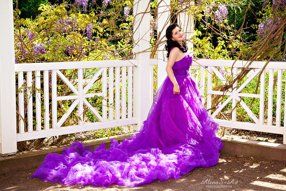 Hochzeitskleid Lila
 Märchenhaftes Fotoshooting im Hochzeitskleid Lila Traum