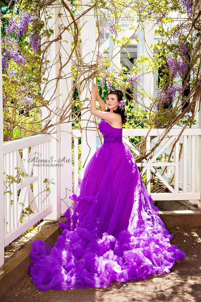 Hochzeitskleid Lila
 Märchenhaftes Fotoshooting im Hochzeitskleid Lila Traum