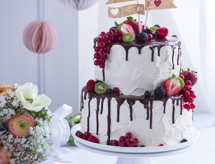 Hochzeitstorte Anschneiden
 Vanille Nuss Hochzeitstorte mit Schokodripping Rezept