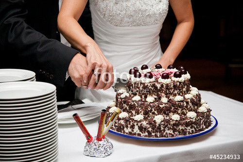 Hochzeitstorte Anschneiden
 "Hochzeitstorte anschneiden" Stockfotos und lizenzfreie