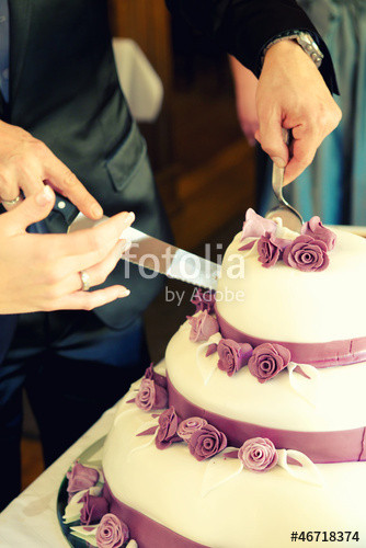 Hochzeitstorte Anschneiden
 "Hochzeitstorte anschneiden Wedding Cake" Stockfotos und