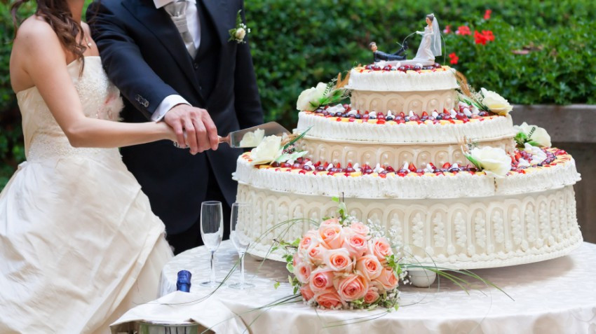 Hochzeitstorte Anschneiden
 So bestellt ihr perfekte Hochzeitstorte