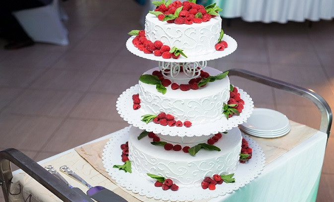 Hochzeitstorte Etagere
 Hochzeitstorte Vom alten Brauch zum Highlight der Feier