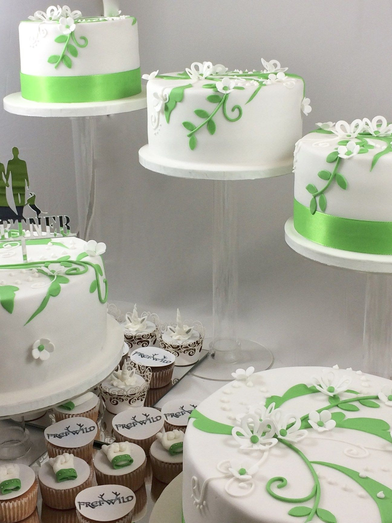 Hochzeitstorte Grün
 Wedding Cake Hochzeitstorte Treppe grün Green Cupcakes