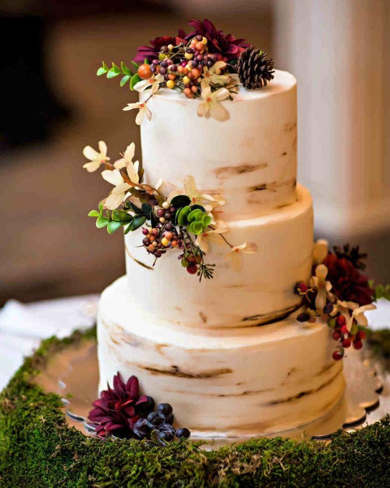 Hochzeitstorte Herbst
 Herbst Hochzeitstorte für eine Feier auf einem Teppich in