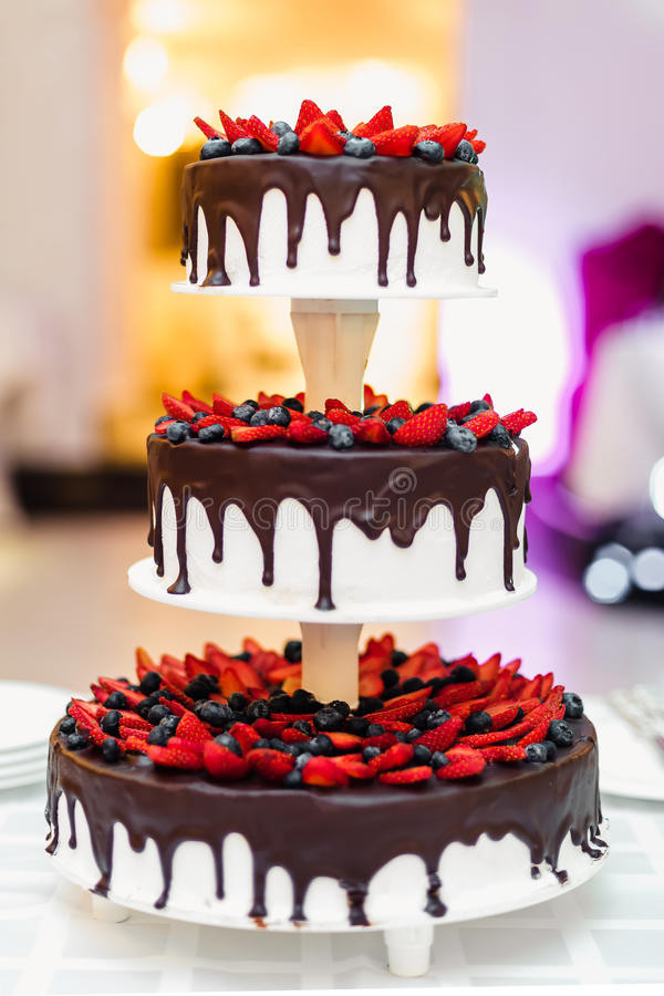 Hochzeitstorte Schokolade
 Hochzeitstorte In Der Schokolade Mit Erdbeeren Und