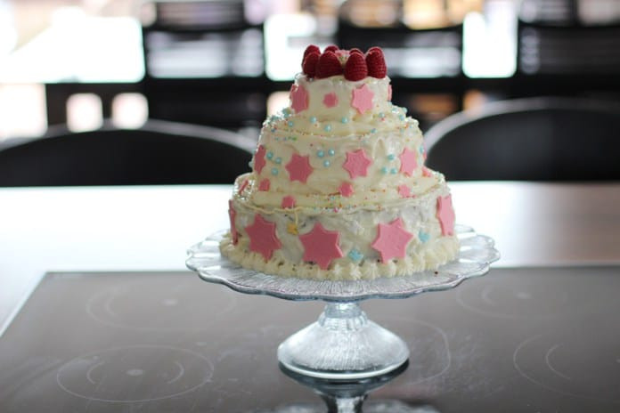 Hochzeitstorte Selber Machen Mit Fondant
 3 stöckige Torte mit Buttercreme selber machen für Anfänger