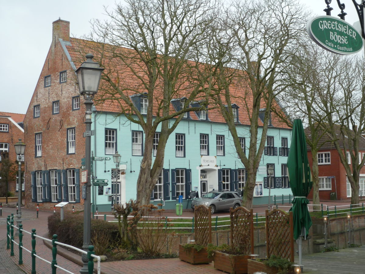 Hohes Haus Greetsiel
 Ferienwohnung Schollenweg 11 Greetsiel Frau Marion Weber