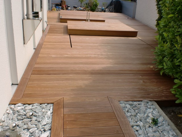 Holzfliesen Terrasse
 Holzterrassen und Holzfliesen