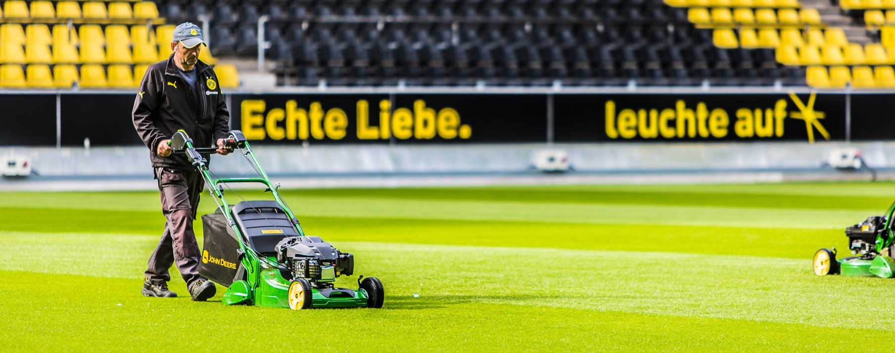 Iduna Vereinigte Lebensversicherung Ag Für Handwerk Handel Und Gewerbe
 SIGNAL IDUNA PARK Impressum