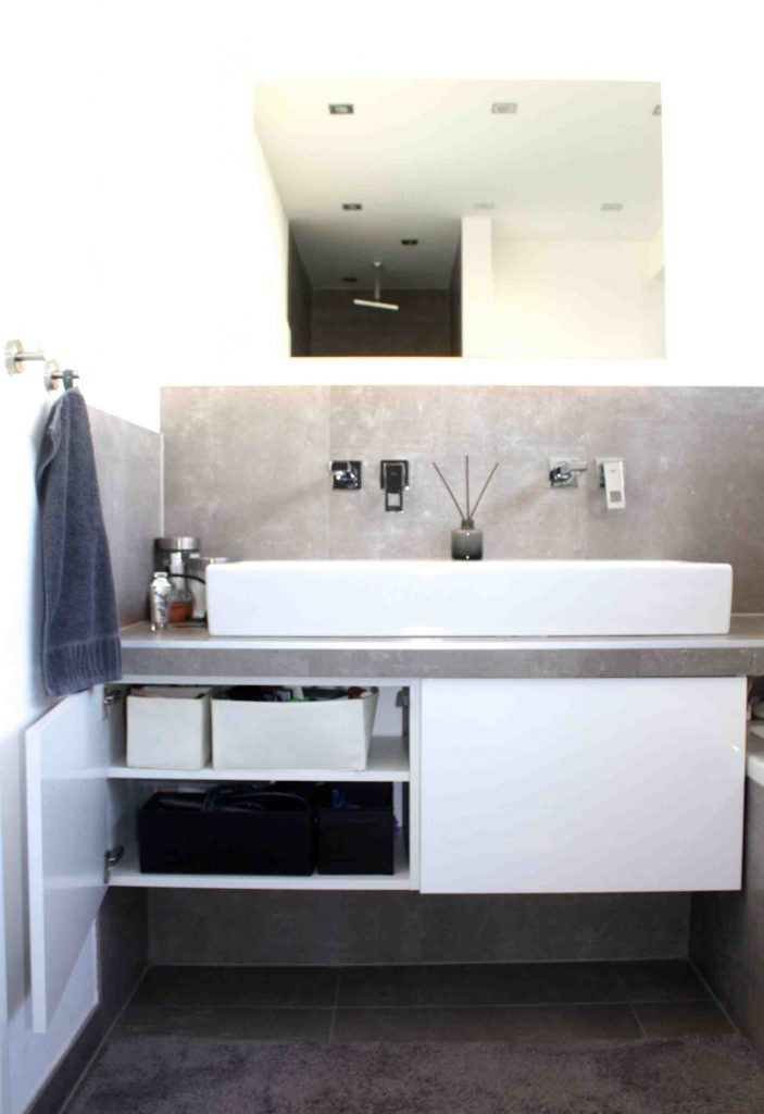 Ikea Unterschrank Bad
 Ein Küchenschrank im Badezimmer