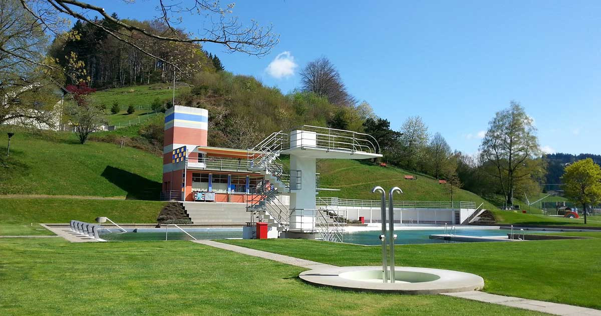 Im Schwimmbad Gefickt
 Schwimmbad Heiden – stilvoll baden