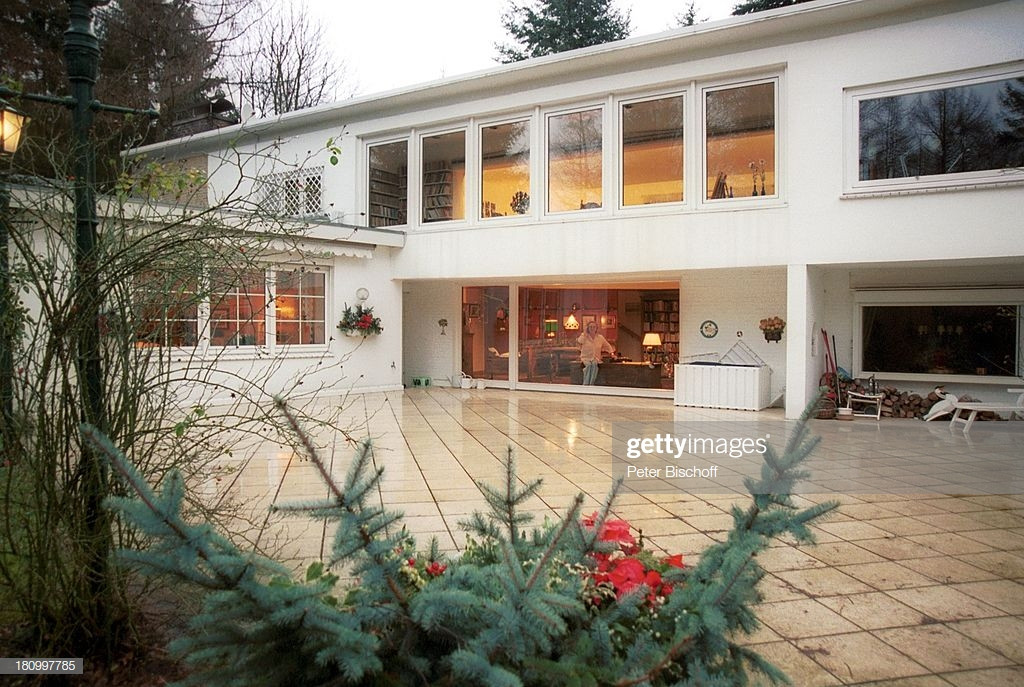 In Ihrem Haus
 Lonny Kellner Frankenfeld in ihrem Haus Homestory Wedel