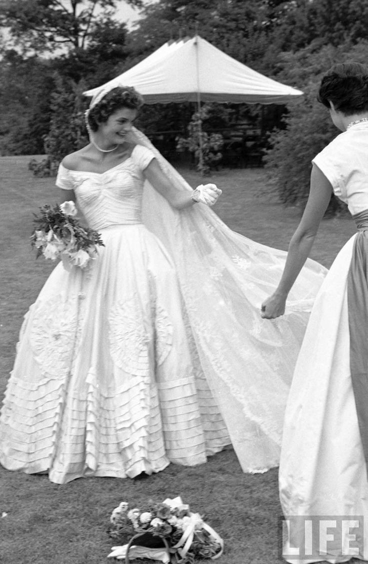 Jackie Kennedy Hochzeitskleid
 Jackie Kennedy’s wedding dress 1953