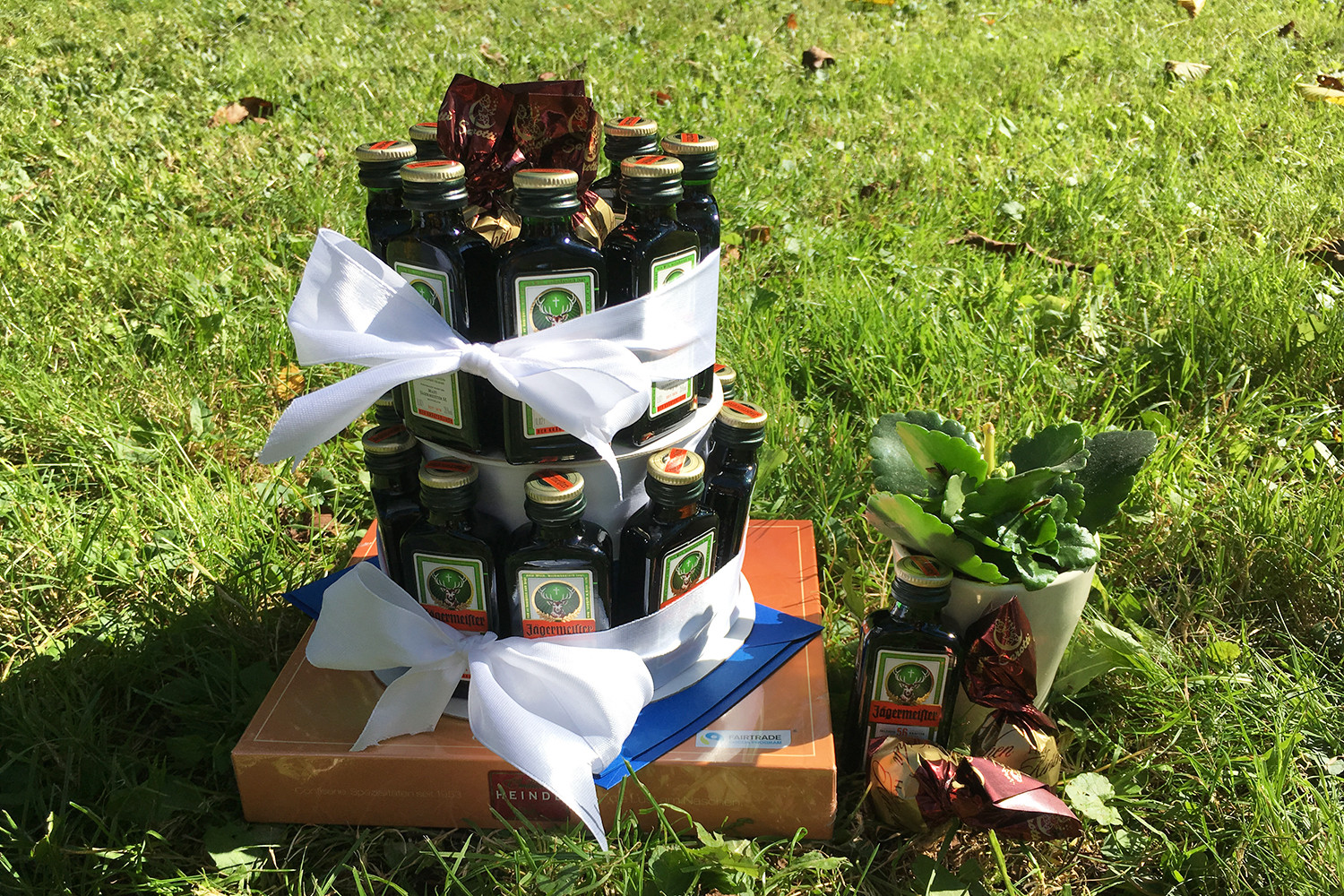 Jägermeister Geschenke
 DIY Geschenkidee Torte aus Jägermeisterflaschen basteln